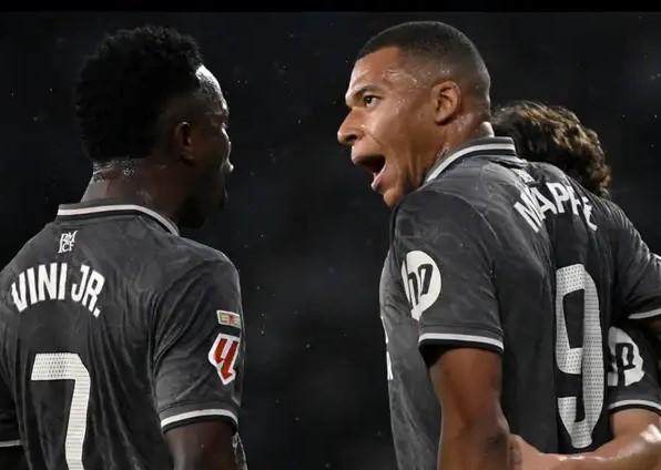 必一运动官方app-皇马变阵自寻烦恼 双星救主成功但下回呢？