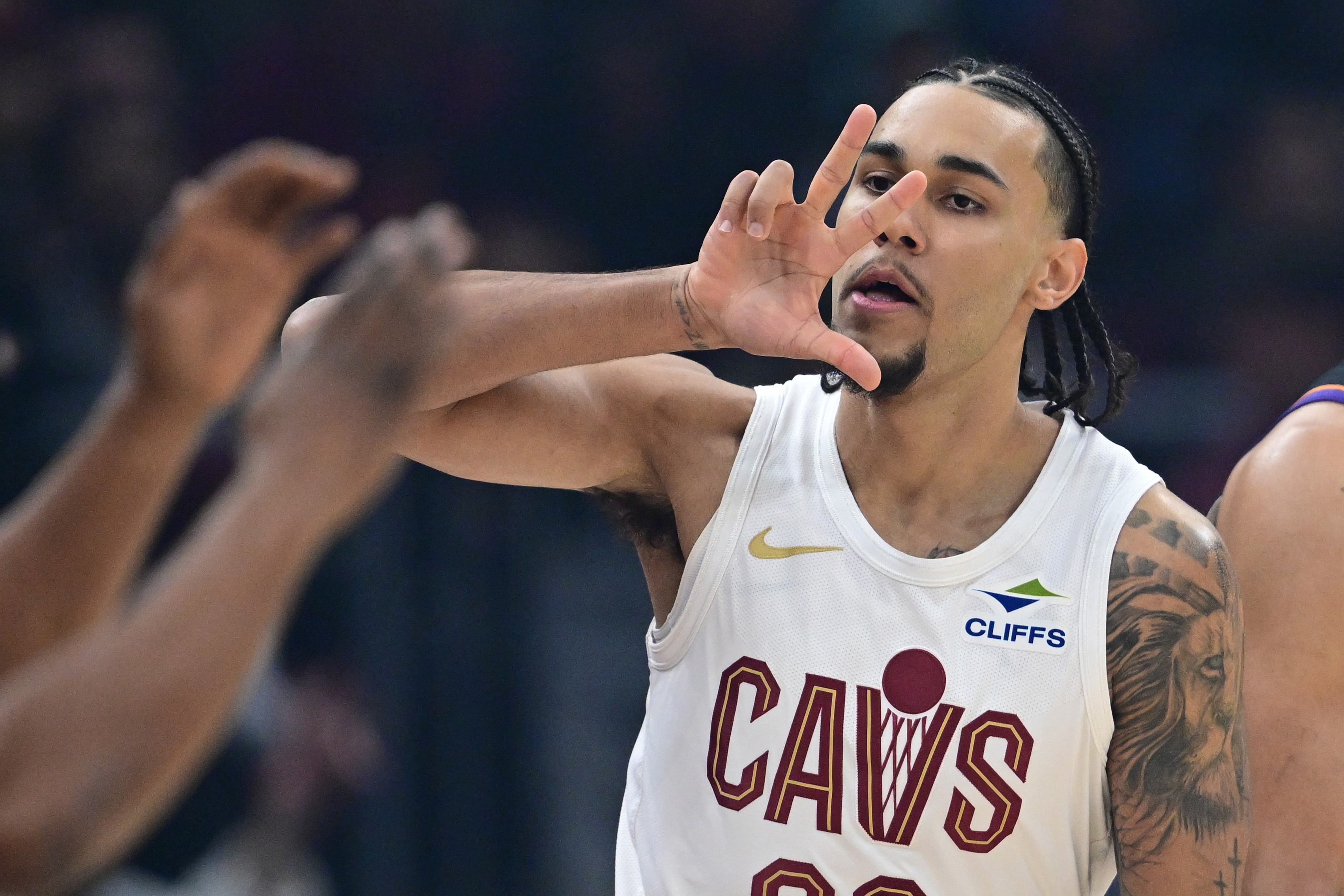 必一运动官方app-解说：泰森一点也不贪功 当诱饵吸引防守助攻莫布里 完成制胜一击