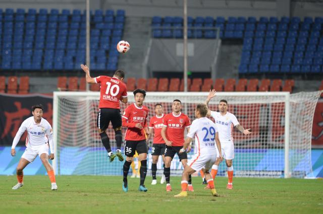 必一运动-蜀道难！泰山在福地丢掉关键三分 伤病让卫冕更难？