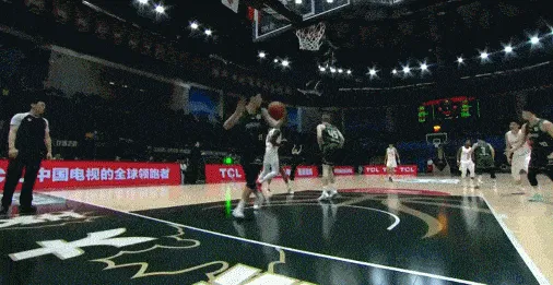 必一运动官方app-球场亲兄弟？盘点一下那些球场上的队友之间内讧的场面