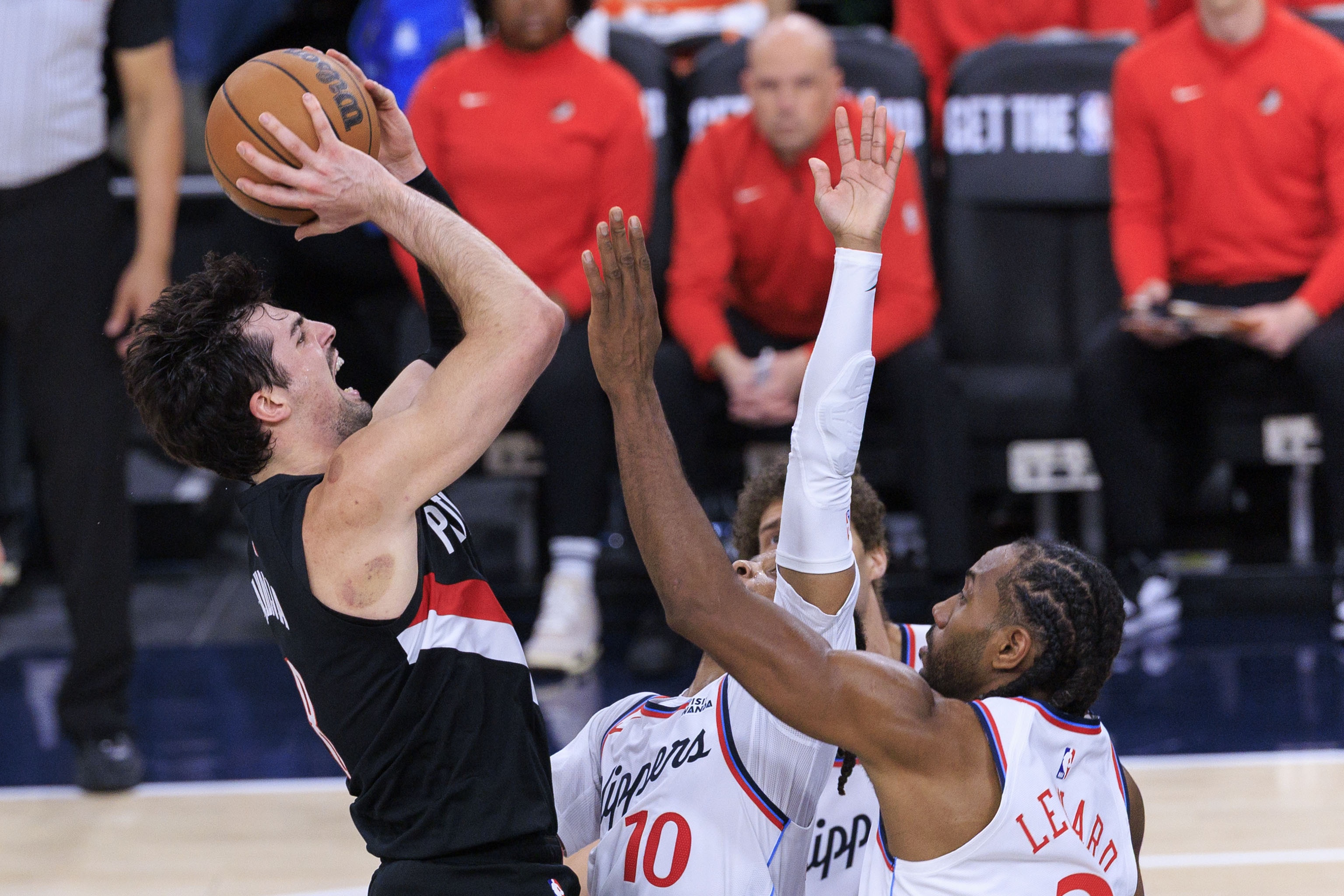 必一运动官方app-快船本赛季对阵开拓者2-1 赛季倒数第二场双方还要打一场卡位战