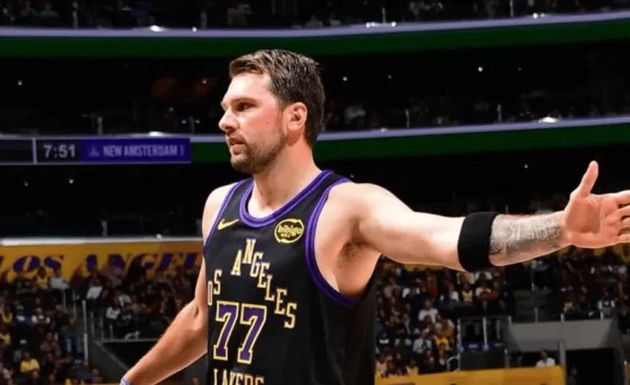 必一运动官方app-胜骑士发布会！雷迪克爆赞东詹，解析三月15胜2负，展望下场雷霆|詹姆斯|俄克拉荷马雷霆队|克利夫兰骑士队|JJ-雷迪克|卢卡-东契奇_新浪体育_新浪新闻